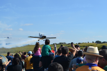 Público de 10 mil pessoas lota aeroporto e rodovia no 1º Festival Aéreo de Tupã
